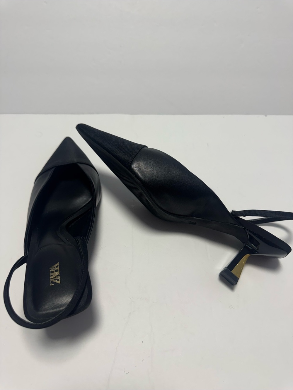 Zara Women’s Kitten Heels Size 38 Black with Gold Trim - Picture 5 of 6